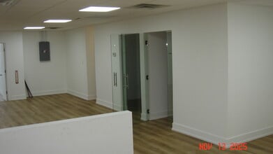 7840-7860 Lehigh Ave, Morton Grove, IL à louer Photo intérieure- Image 2 de 8