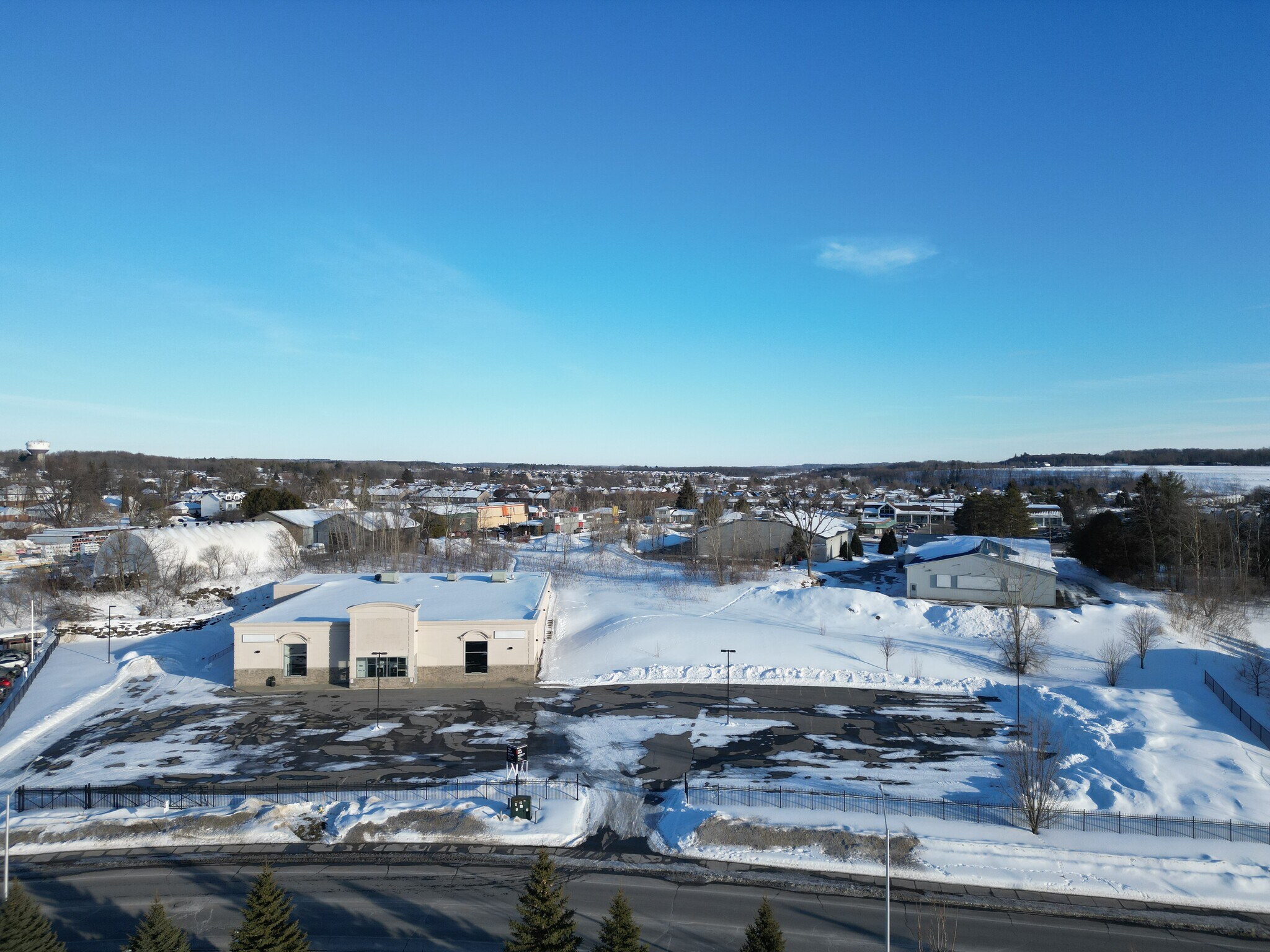 2747 Chamberland St, Clarence-Rockland, ON for lease Building Photo- Image 1 of 26