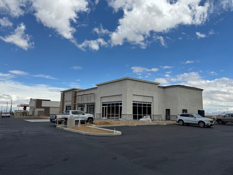 Mojave Dr, Adelanto, CA à louer - Photo du bâtiment - Image 3 de 7