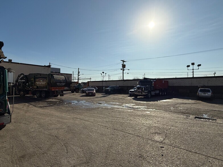 217 Poinier St, Newark, NJ à louer - Photo du bâtiment - Image 2 de 8