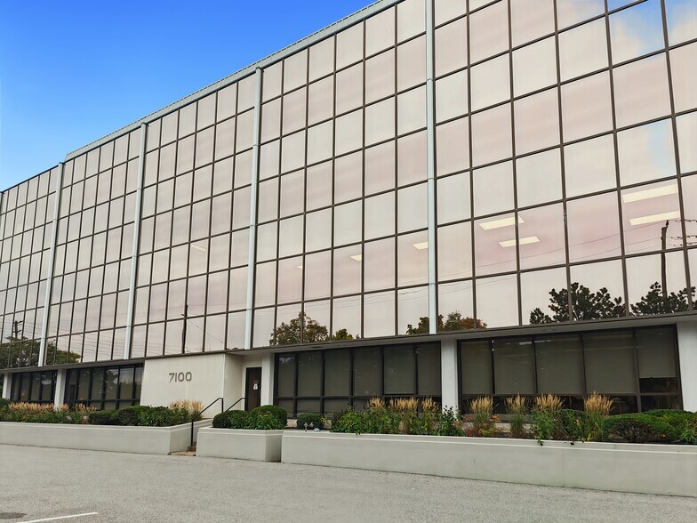 7100 Woodbine Ave, Markham, ON à louer - Photo du bâtiment - Image 2 de 26