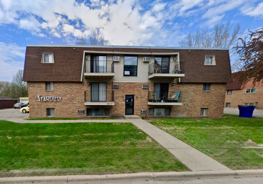 2913 5th St S, Moorhead, MN for sale - Primary Photo - Image 1 of 2
