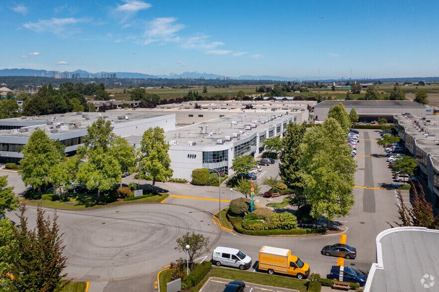 4320 Viking Way, Richmond, BC à louer - Photo du bâtiment - Image 2 de 4