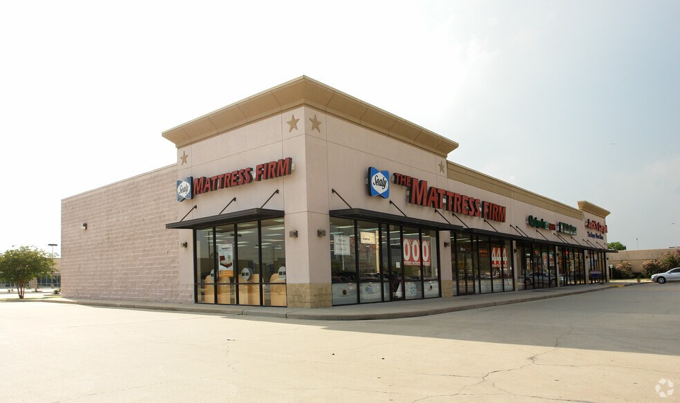 4611 Garth Rd, Baytown, TX à louer - Photo du bâtiment - Image 2 de 3