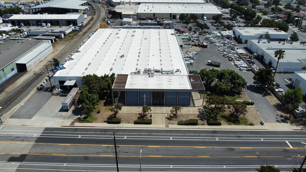 1250 E Philadelphia St, Pomona, CA à louer - Aérien - Image 2 de 8