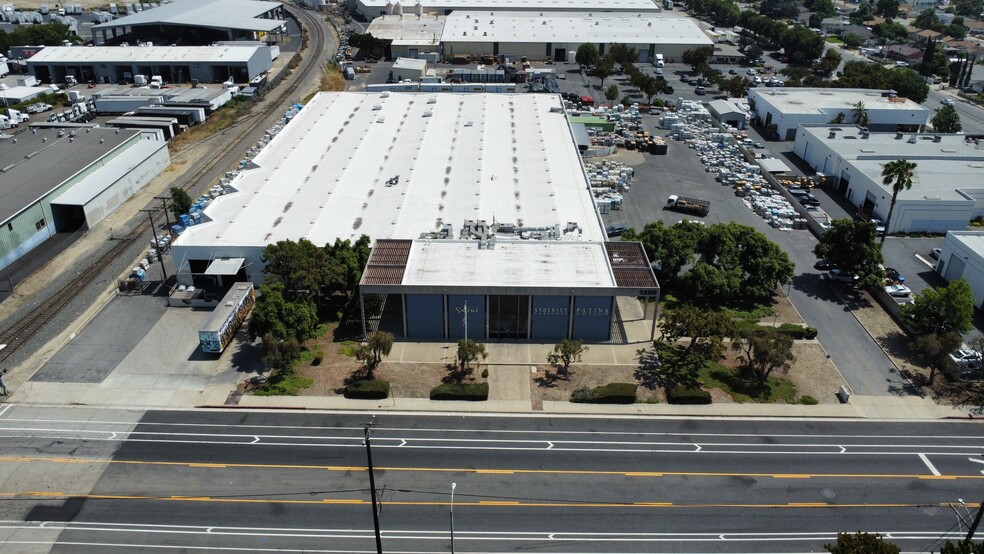 1250 E Philadelphia St, Pomona, CA for lease - Building Photo - Image 1 of 5