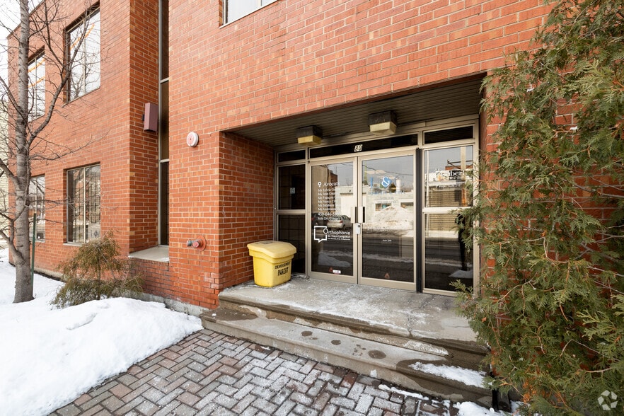 80 Rue Saint-Laurent O, Longueuil, QC à vendre - Photo du bâtiment - Image 3 de 4