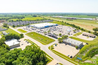 1008 W Bell Ave, Knoxville, IA - AERIAL  map view