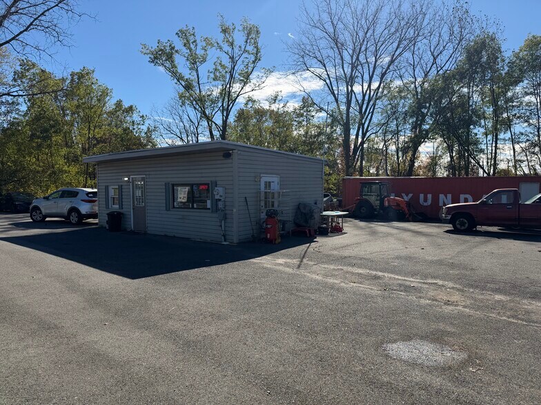 1033 Riverview Dr, Walnutport, PA à louer - Photo du bâtiment - Image 3 de 7