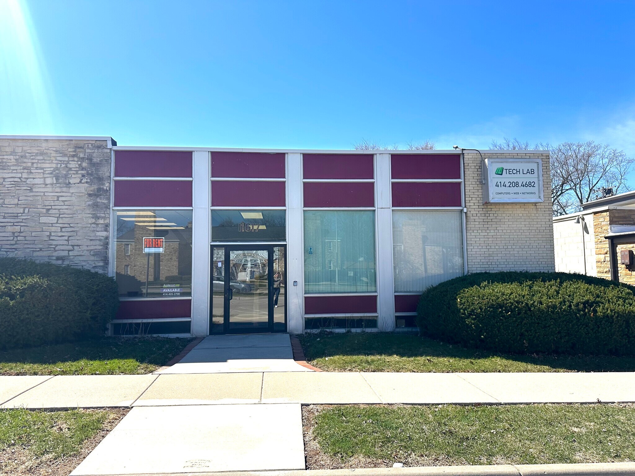 11617 W Bluemound Rd, Milwaukee, WI à vendre Photo du bâtiment- Image 1 de 8