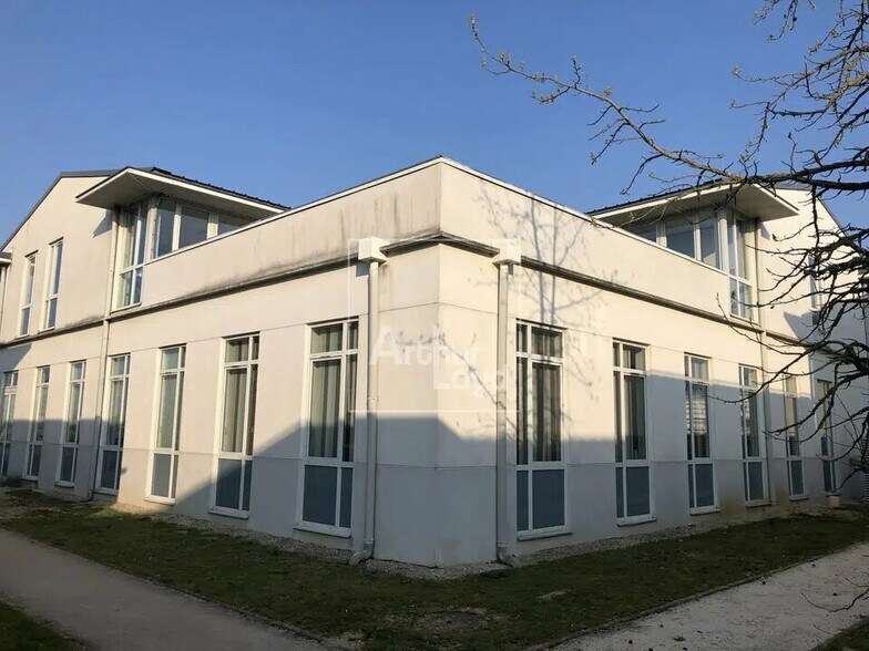 Bureau dans Lieusaint à louer - Photo du bâtiment - Image 2 de 6