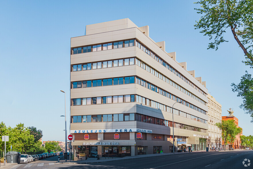 Avenida Del Llano Castellano, 13, Madrid, Madrid à louer - Photo du bâtiment - Image 3 de 5