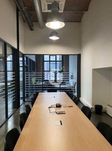 Office in Roubaix for lease - Building Photo - Image 2 of 18