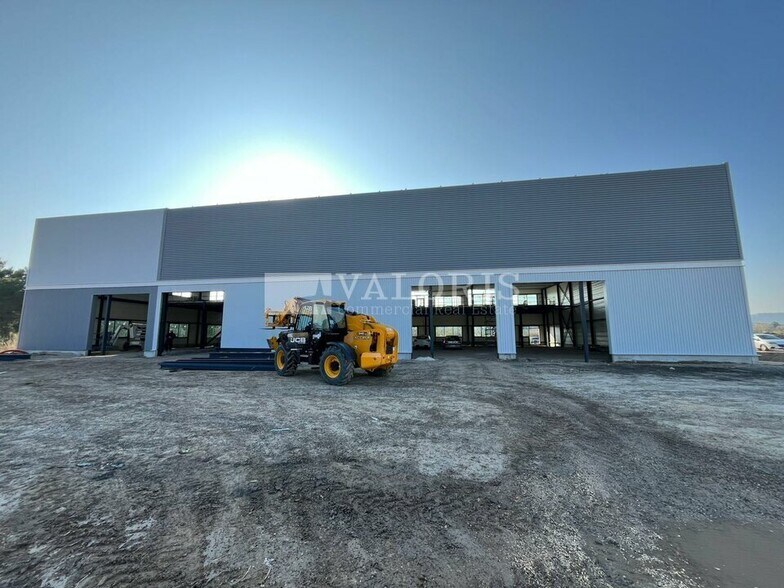 Local d'activités dans Marignane à vendre - Photo du bâtiment - Image 2 de 17