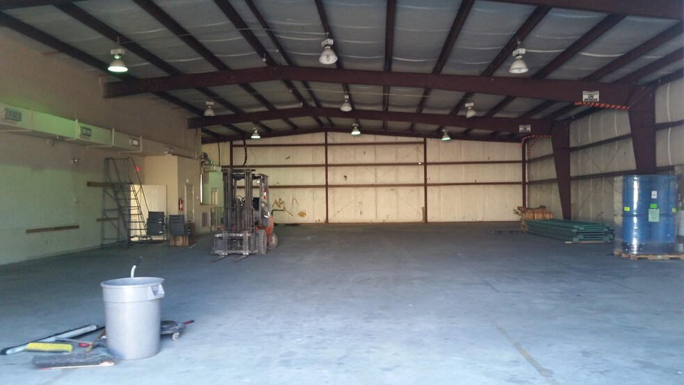 17588 Hard Hat Dr, Covington, LA à vendre - Photo du bâtiment - Image 2 de 8