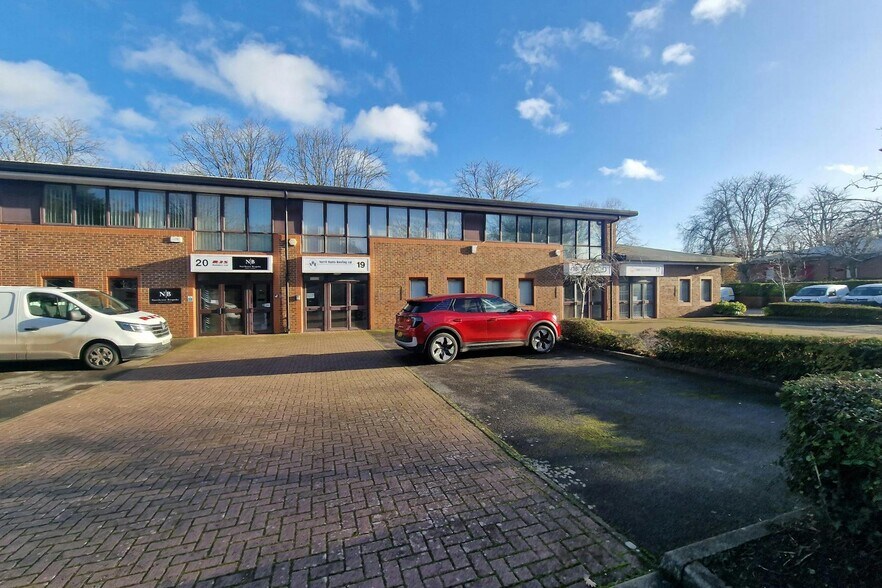 Campbell Rd, Bramley à vendre - Photo du bâtiment - Image 2 de 3