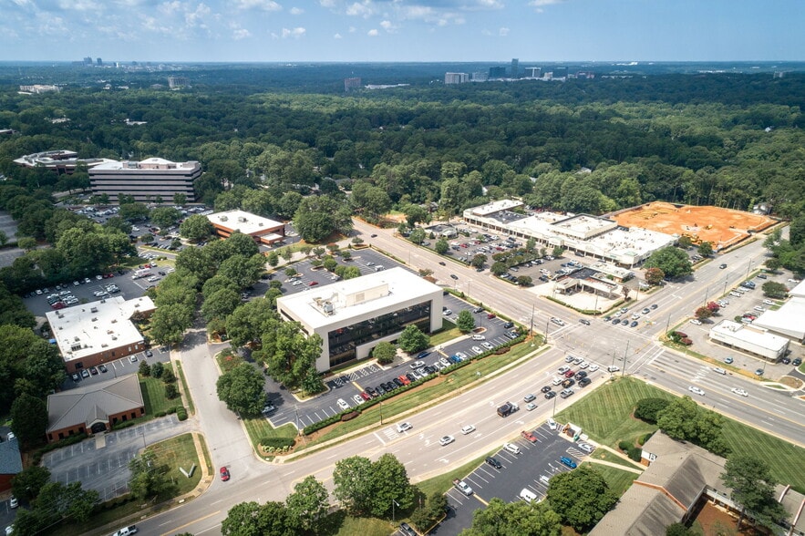 5000 Falls of Neuse Rd, Raleigh, NC à louer - Photo du bâtiment - Image 2 de 6