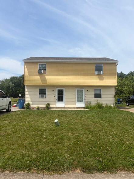 25 Unit Fully Occupied Portfolio! portfolio of 1 properties for sale on LoopNet.ca - Building Photo - Image 2 of 3