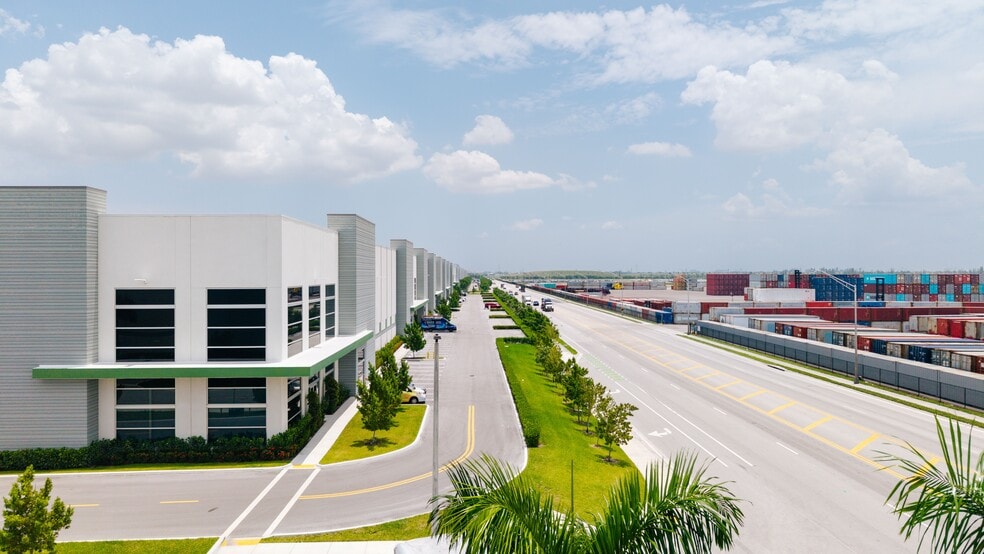 8901 NW 87th Ave, Medley, FL for lease - Building Photo - Image 1 of 6