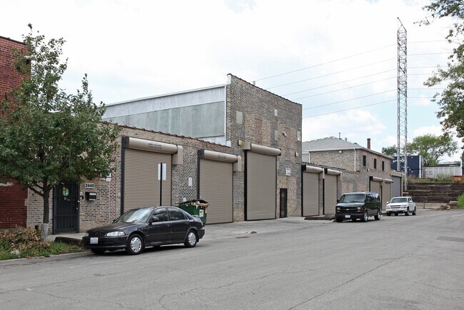 Plus de détails pour 2445 W 24th Pl, Chicago, IL - Industriel à louer