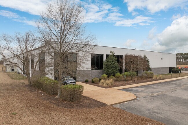 Plus de détails pour 221 Progress Pky, Franklin, VA - Industriel à louer