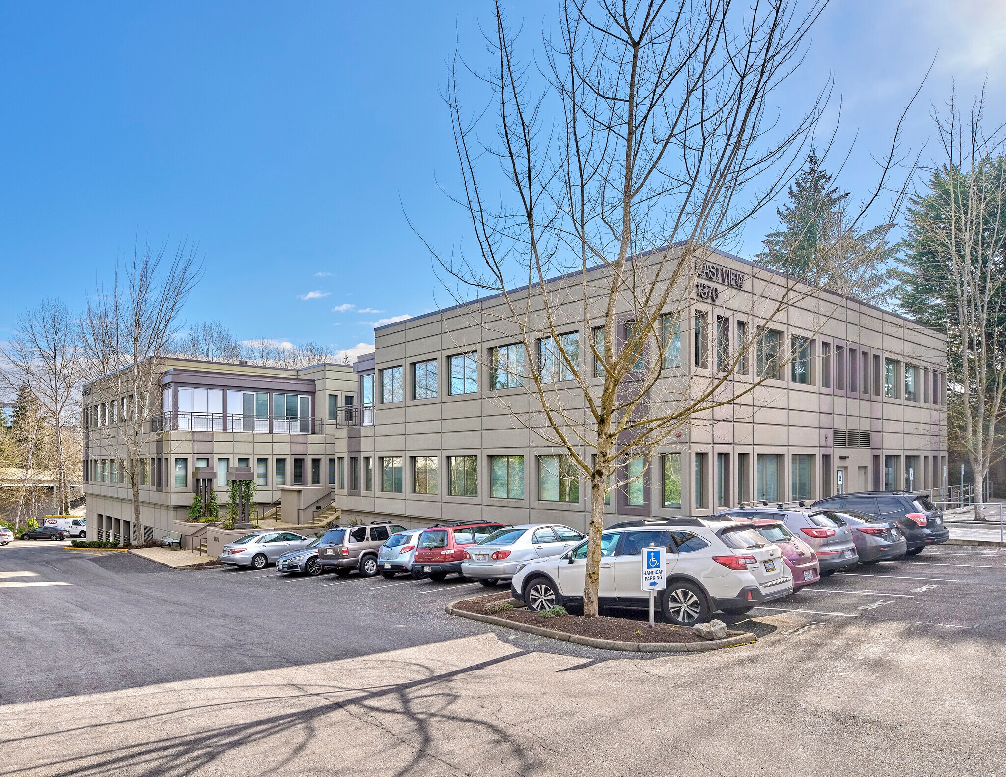 1370 116th Ave NE, Bellevue, WA à vendre Photo principale- Image 1 de 10