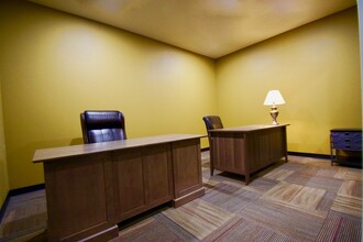 7001 N Locust St, Gladstone, MO for lease Interior Photo- Image 1 of 1