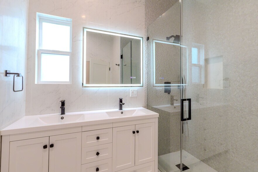 2941 Mary St, La Crescenta, CA à vendre - Photo du bâtiment - Image 3 de 26