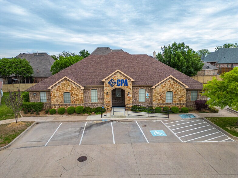 935 W Glade Rd, Hurst, TX à vendre - Photo du bâtiment - Image 1 de 12