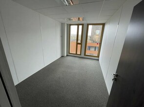 Office in Lyon for lease Interior Photo- Image 2 of 7
