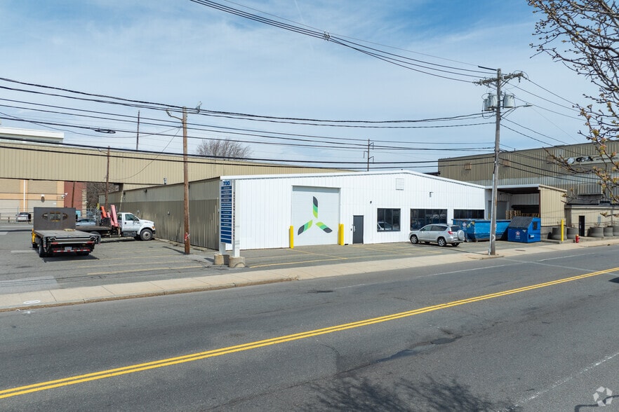 730 Eastern Ave, Malden, MA for lease - Primary Photo - Image 1 of 8
