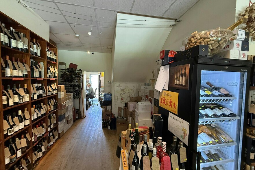 36 Kings Rd, Shalford à vendre - Photo du bâtiment - Image 3 de 5