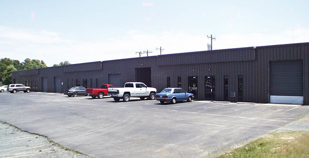 3652-3662 Smith Farm Rd, Matthews, NC à louer - Photo du bâtiment - Image 3 de 9