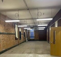 102-104 S Independence St, Harrisonville, MO à vendre Photo intérieure- Image 1 de 1