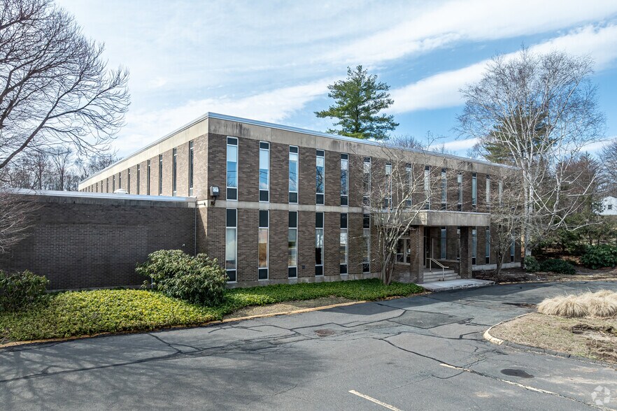 2 Elm St, Windsor Locks, CT à louer - Photo principale - Image 1 de 24