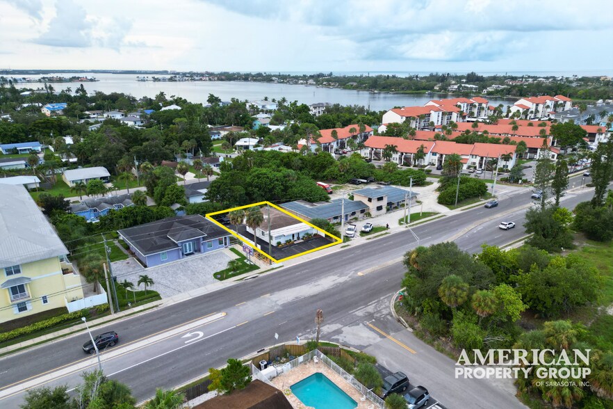 1670 Stickney Point Rd, Sarasota, FL à vendre - Photo du bâtiment - Image 2 de 21