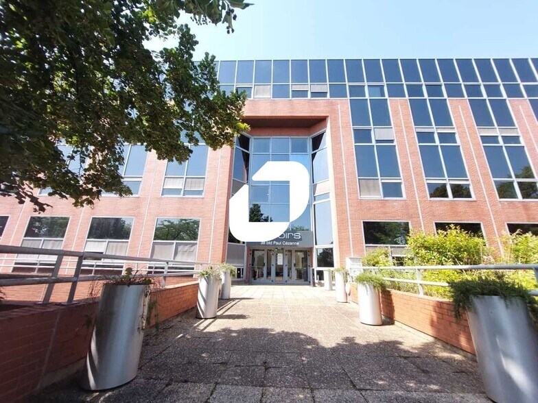 38 Boulevard Paul Cézanne, Guyancourt for lease - Building Photo - Image 1 of 17