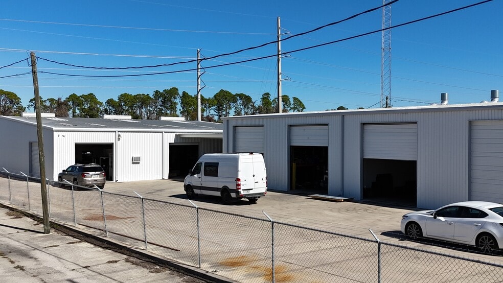 170 Rich St, Venice, FL for sale - Building Photo - Image 2 of 11