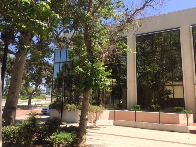 520 W Santa Ana Blvd, Santa Ana, CA à vendre - Photo du bâtiment - Image 2 de 13