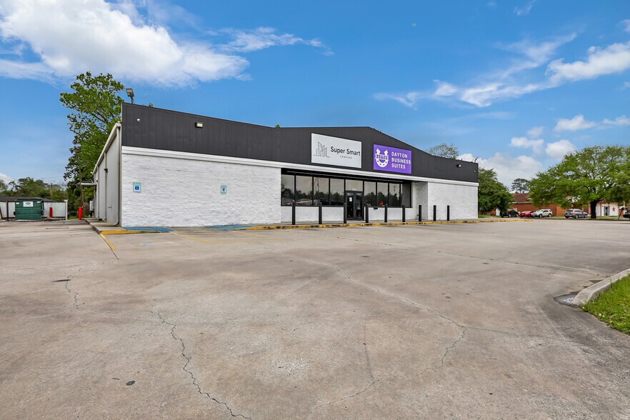 504 E Highway 90, Dayton, TX à louer - Photo du bâtiment - Image 2 de 10