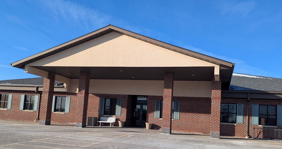 2725 N Jackson St, Oshkosh, WI à vendre - Photo du bâtiment - Image 1 de 3