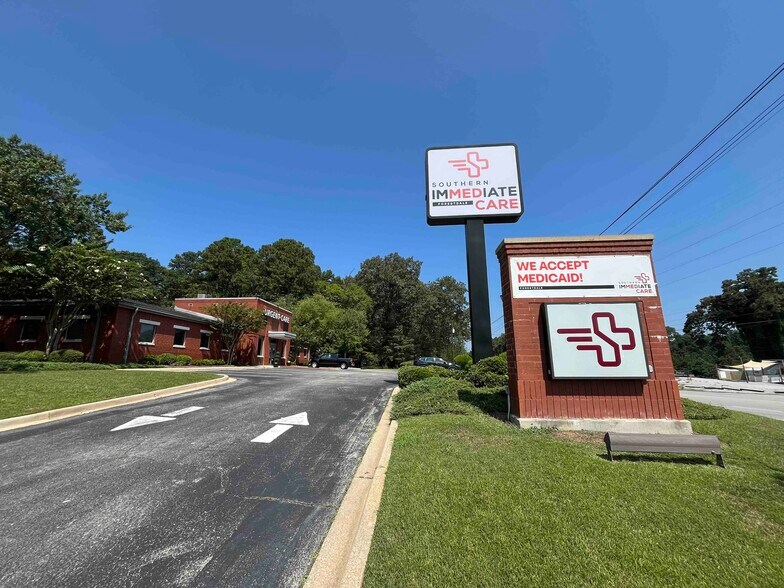 1664 Forestdale Blvd, Birmingham, AL à vendre - Photo de l’enseigne - Image 2 de 8