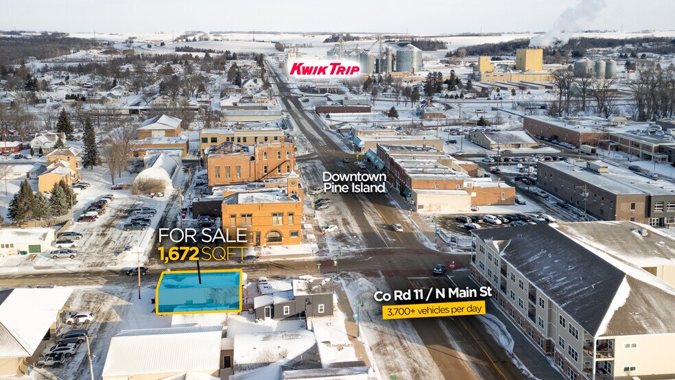 300 S Main St, Pine Island, MN à vendre - Photo du bâtiment - Image 2 de 11