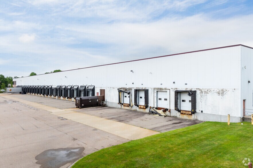 125 Constitution Blvd, Franklin, MA à louer - Photo du bâtiment - Image 2 de 5