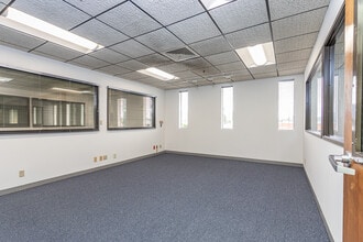 132-142 W Verdugo Ave, Burbank, CA à louer Photo intérieure- Image 1 de 28