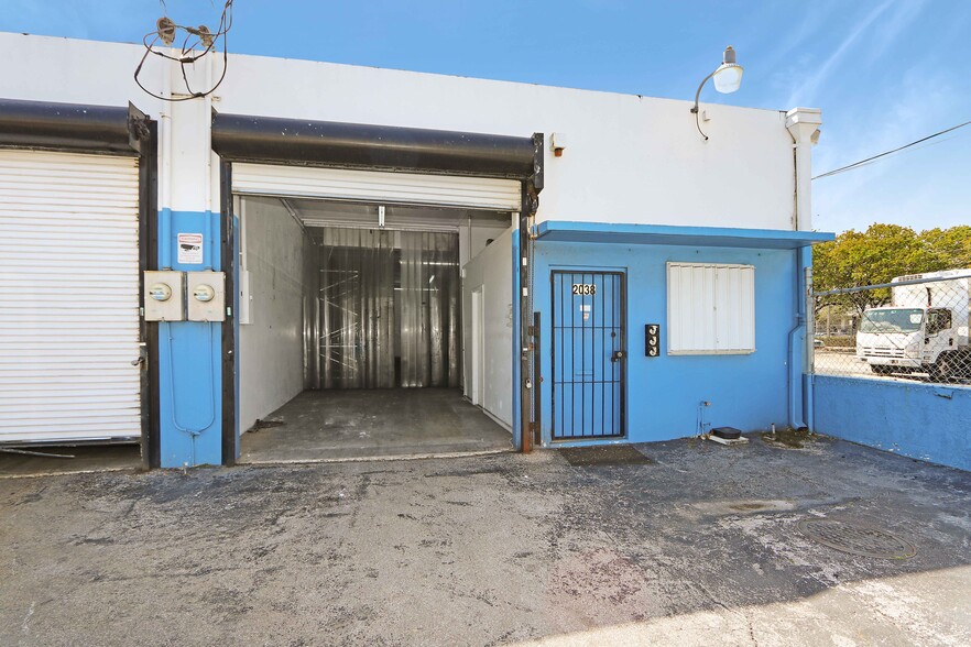 2044 NW 22nd St, Miami, FL à louer - Photo du bâtiment - Image 2 de 15