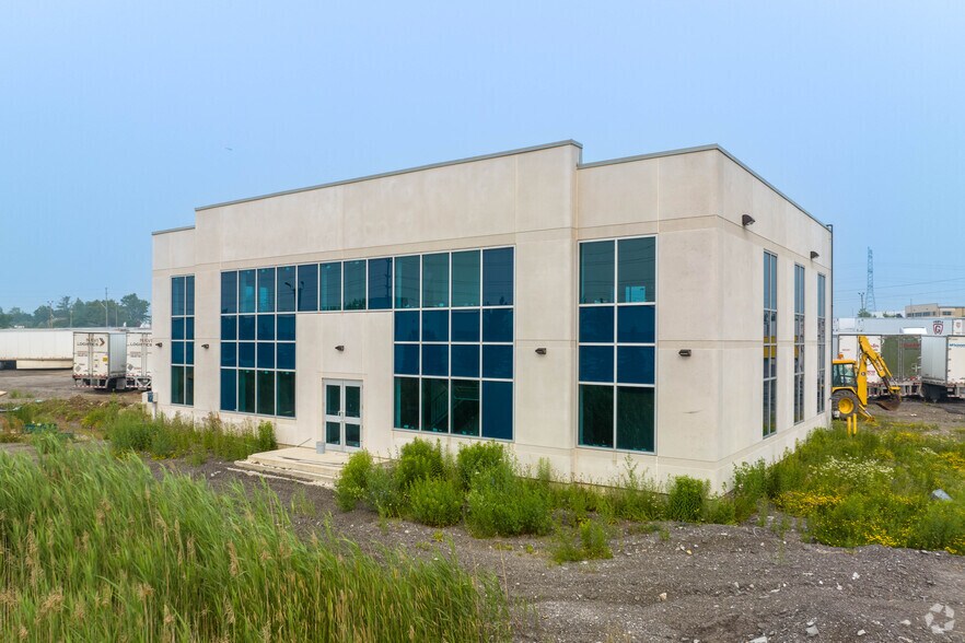 2 Mansewood Crt, Halton Hills, ON à louer - Photo du bâtiment - Image 2 de 5