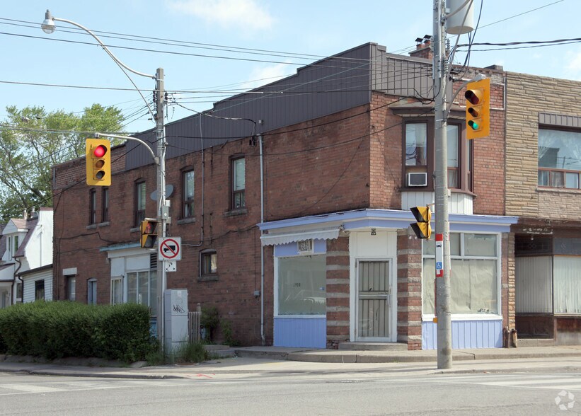 1930 Davenport Rd, Toronto, ON à vendre - Photo du bâtiment - Image 1 de 1