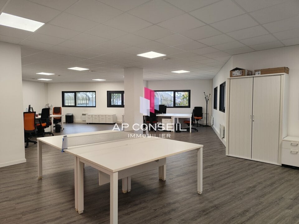 Bureau dans Montigny-le-Bretonneux à louer Photo intérieure- Image 1 de 7