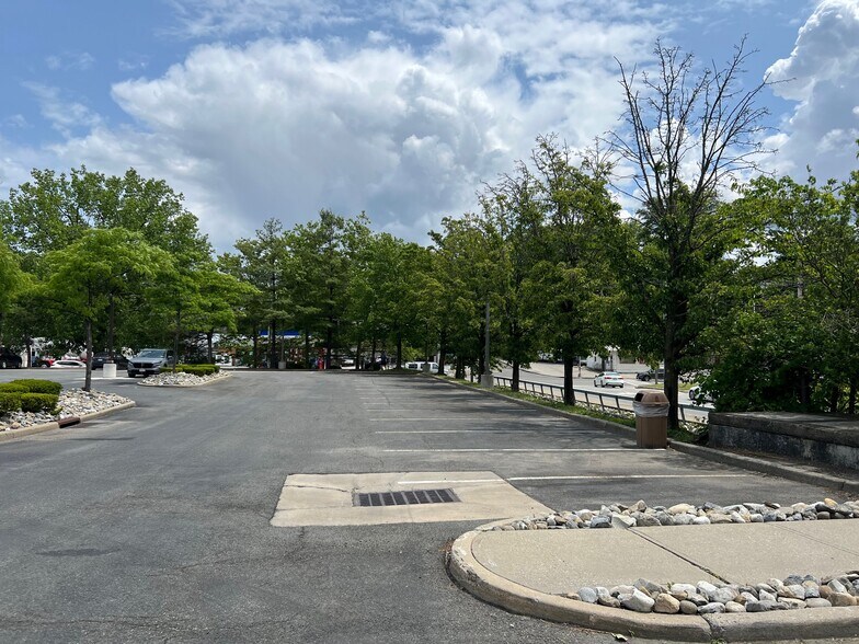 331 Saw Mill River Rd, Elmsford, NY for lease - Primary Photo - Image 1 of 4